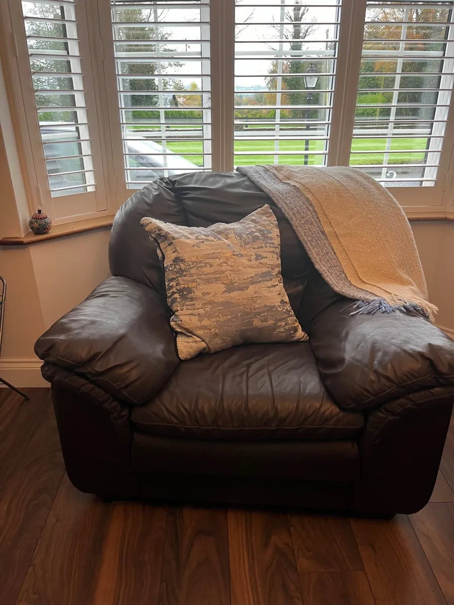 Sturdy, comfortable Arm chair and poof - Image 3