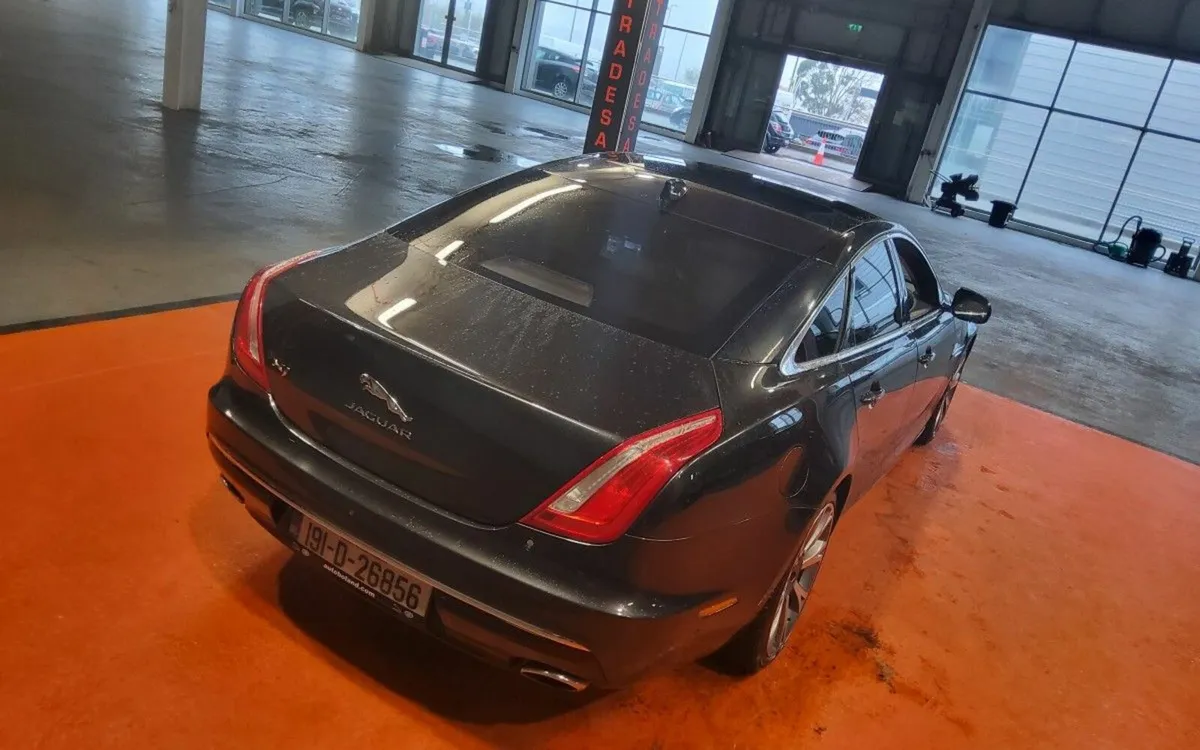 Jaguar XJ 3.0L V6 SWB Portfolio - Image 3