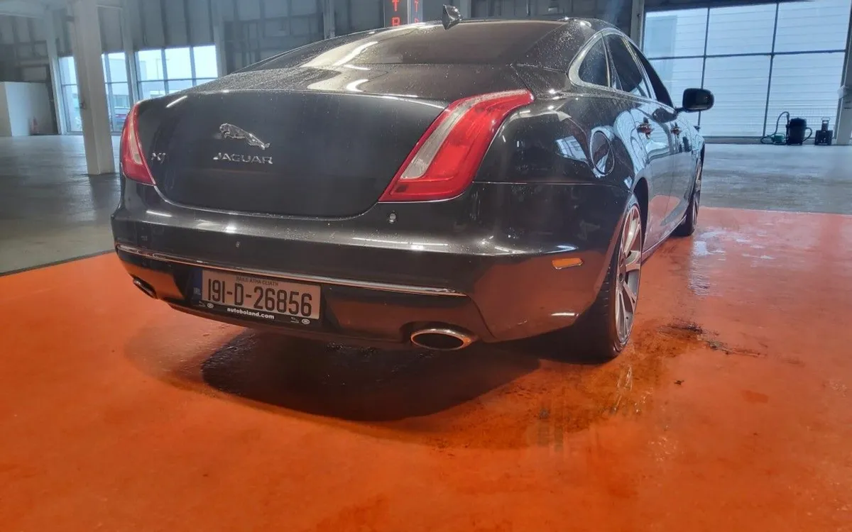 Jaguar XJ 3.0L V6 SWB Portfolio - Image 4