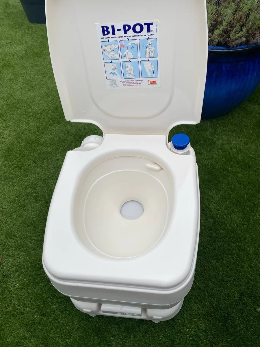 Portable toilet - Image 3