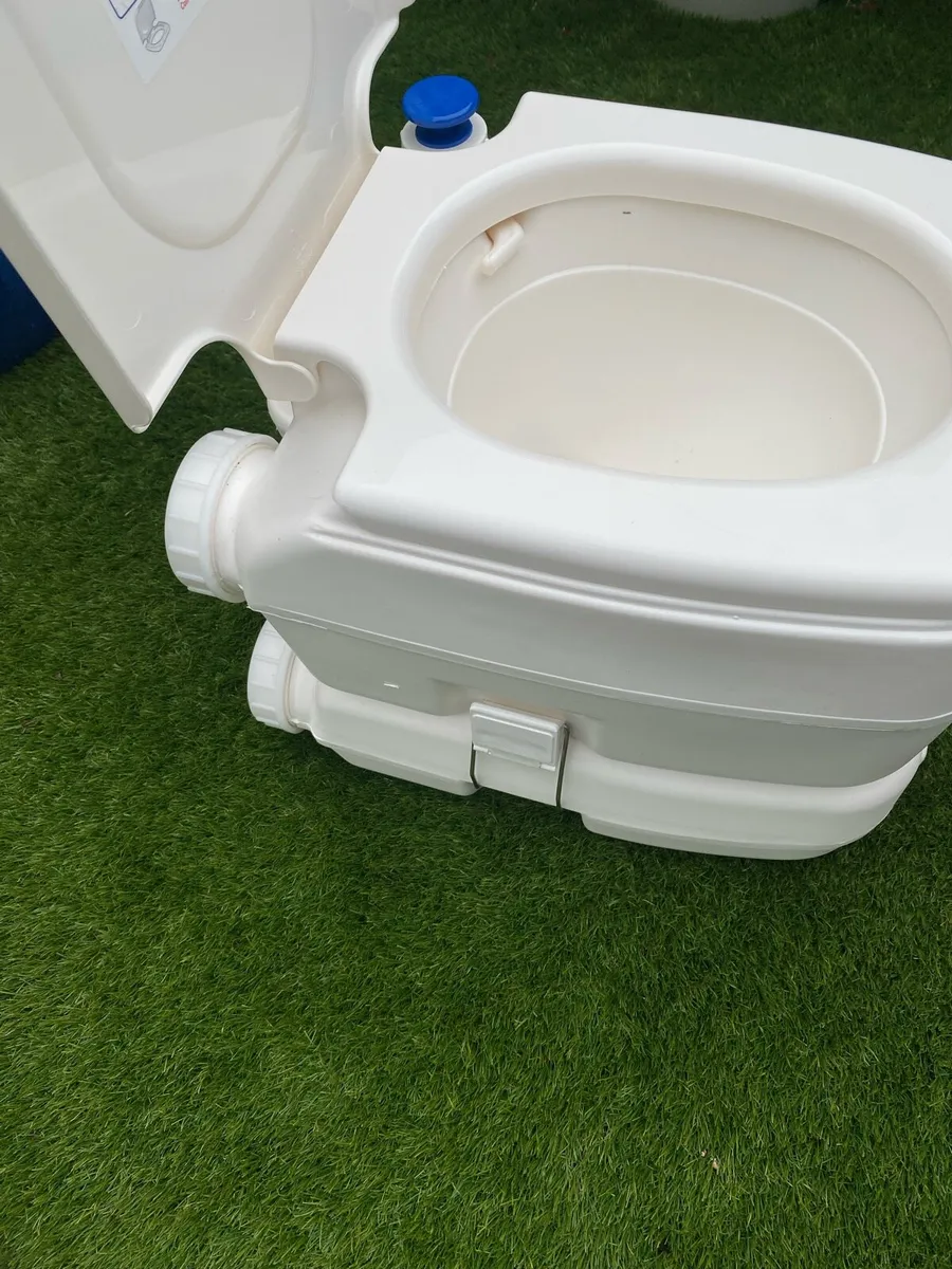 Portable toilet - Image 4