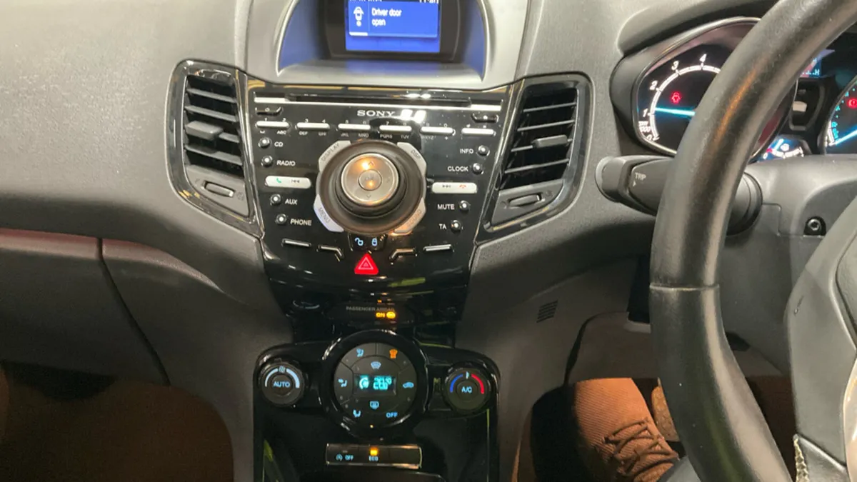 2017 Ford Fiesta TITANIUM 1.0 Petrol - Image 2