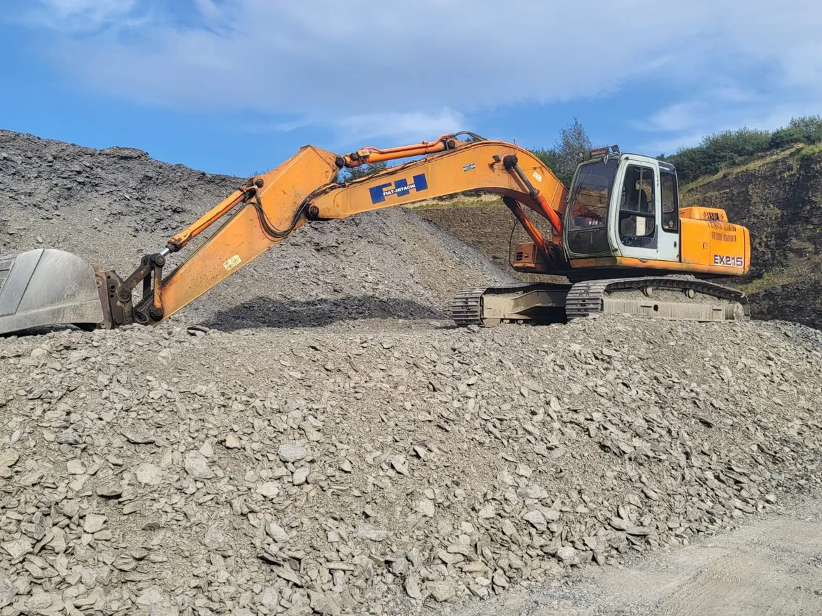 HITACHI EX215 - Image 2