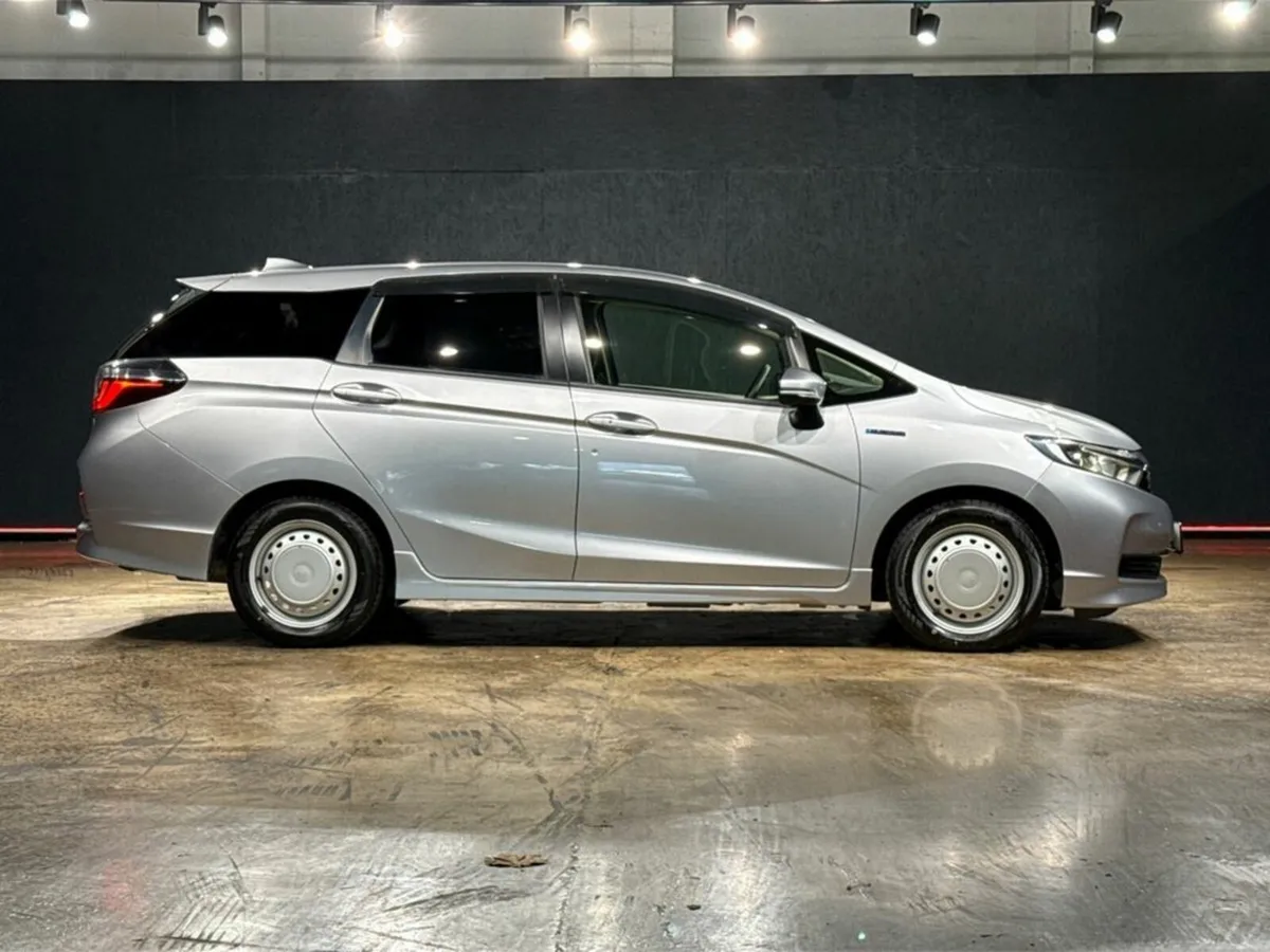 Honda Shuttle HYBRID 1.5L AUTOMATIC - REVERSE CAME - Image 3