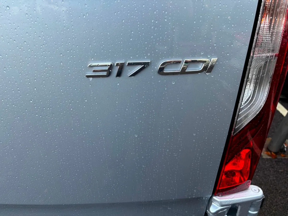 Mercedes-Benz Sprinter 317 MWB Low Roof RWD - Image 4