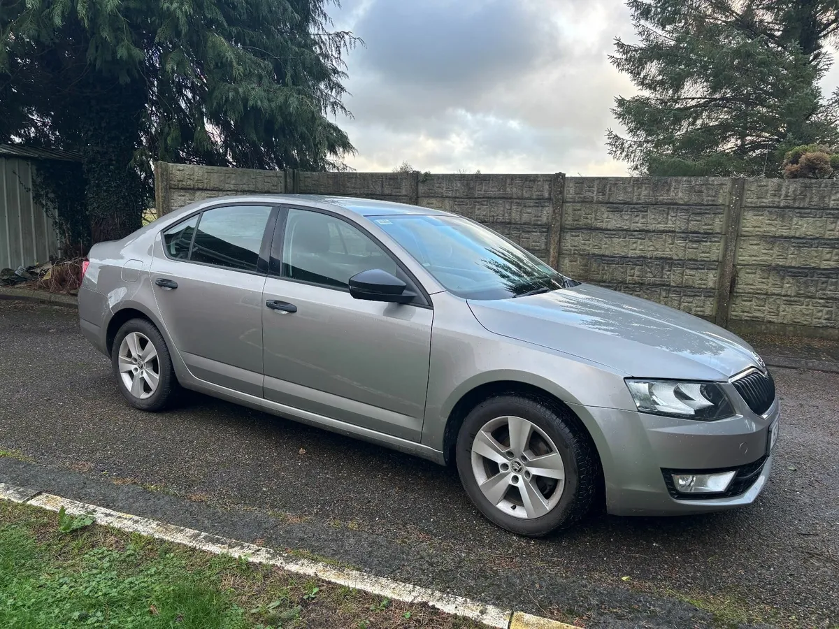 Low mileage, Skoda Octavia 2015 - Image 2