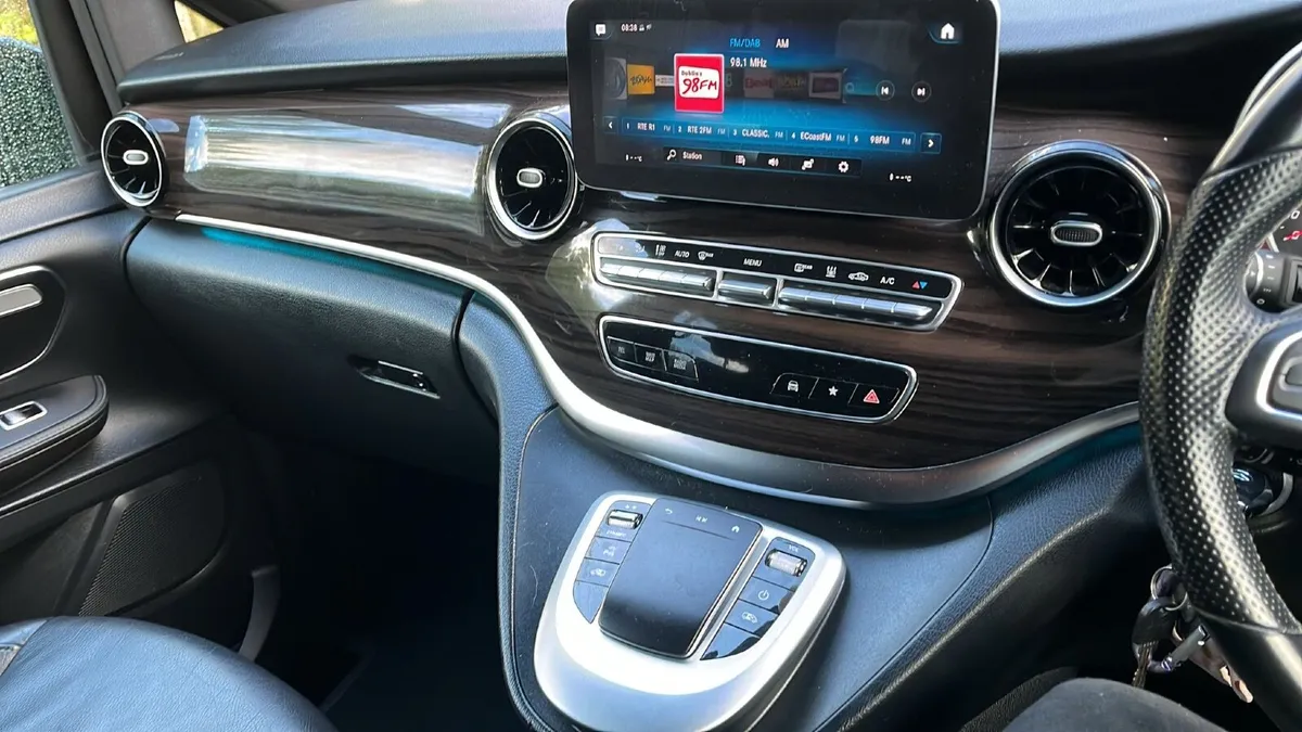 Mercedes-Benz EQV 300 - Image 2