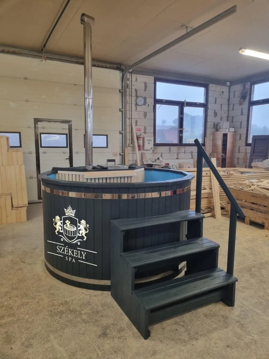 Hot tub - Image 1