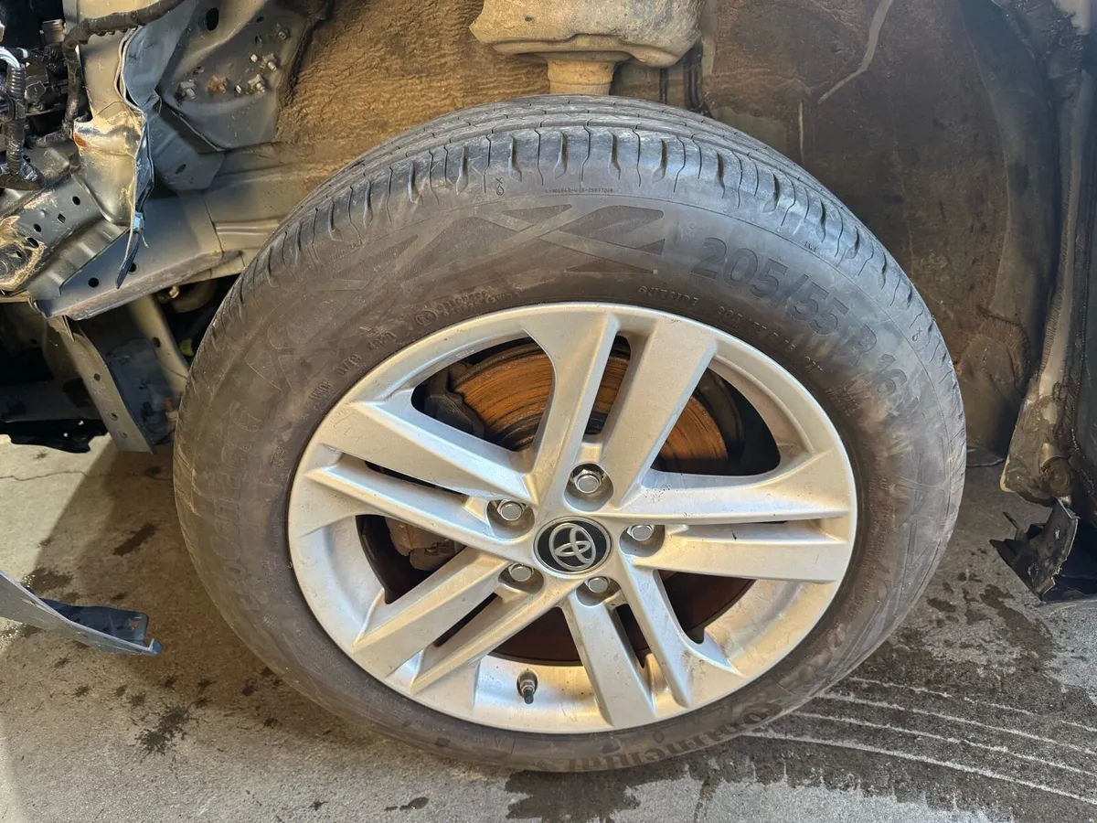 Toyota Set of alloys  for sale ! - Image 1