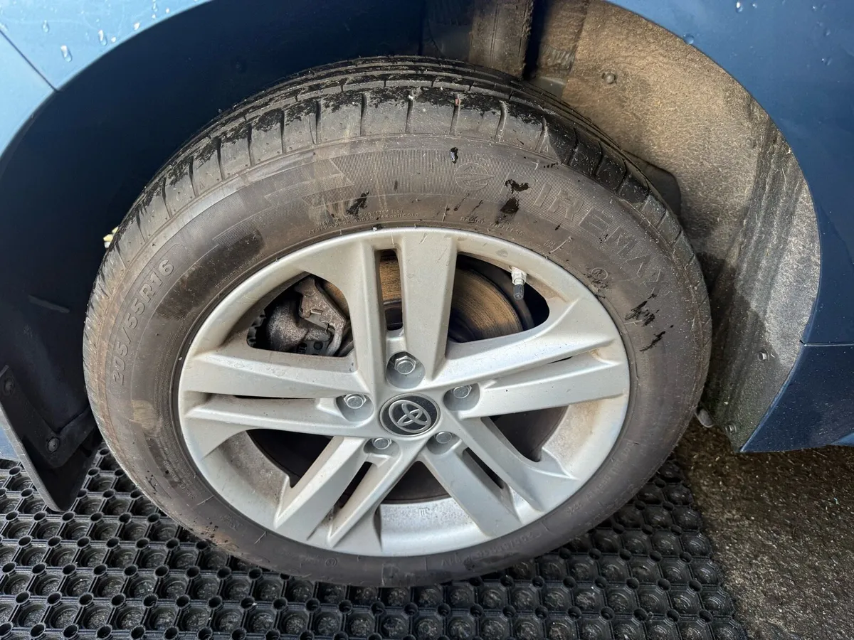 Toyota Set of alloys  for sale ! - Image 4
