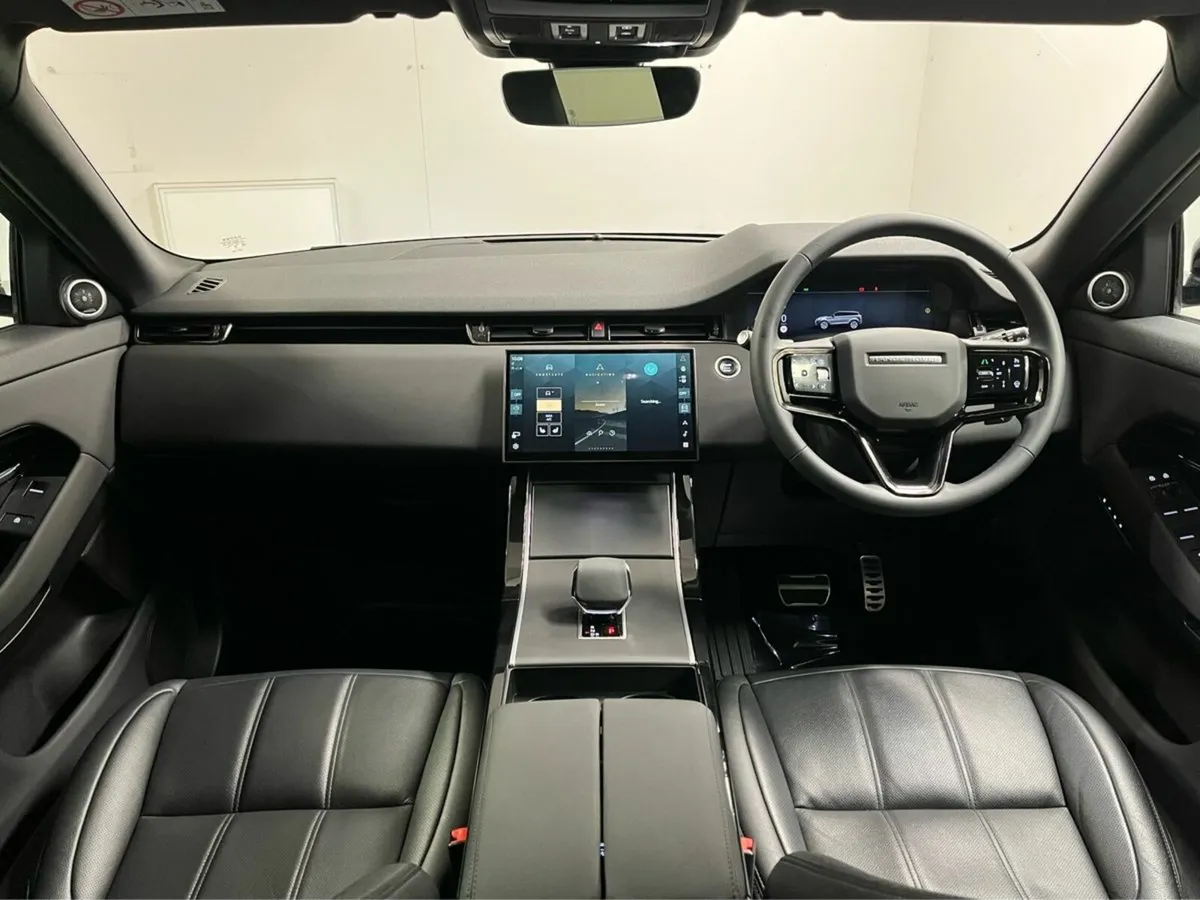 Land Rover Range Rover Evoque P300e Dynamic SE PHE - Image 4