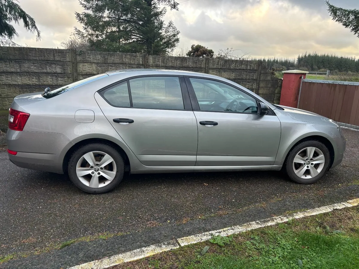 Low mileage, Skoda Octavia 2015 - Image 3