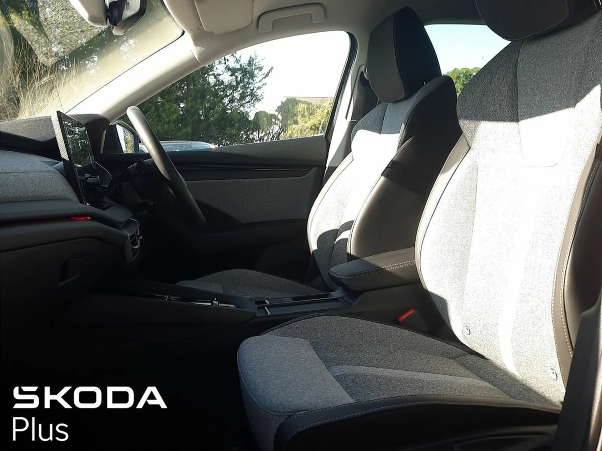 Skoda Octavia **VERY RARE STOCK**SELECTION BOX 1.5 - Image 3