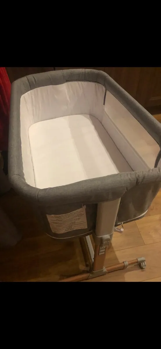 Nula nebula co sleeper cot/crib - Image 3