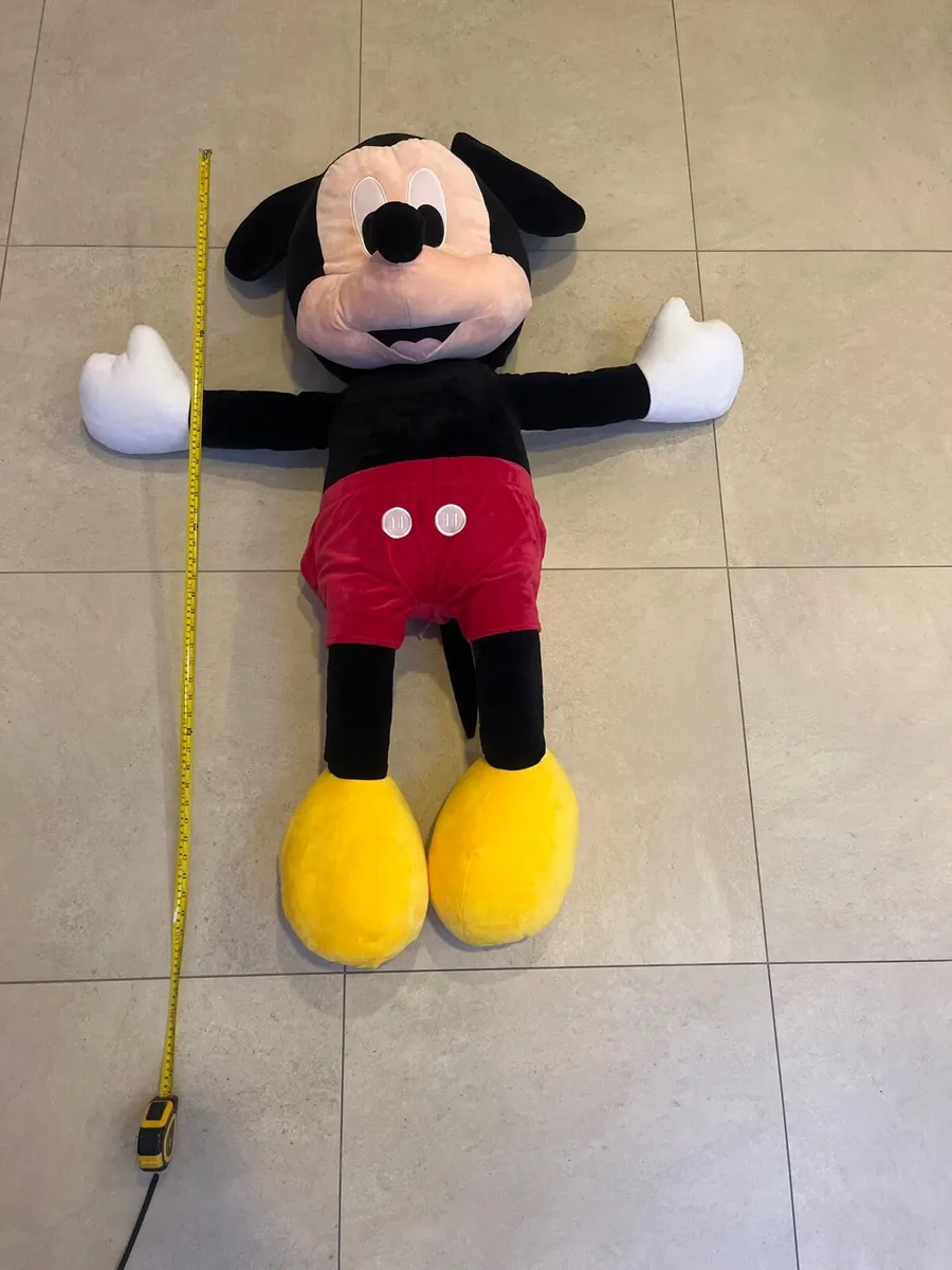 Mikey mouse 120cm or 45 inches tall - Image 1