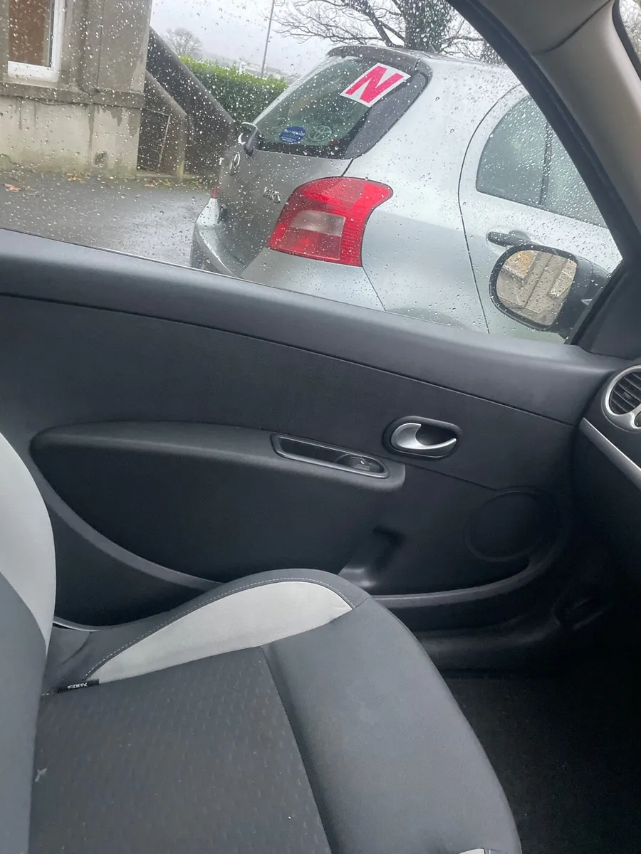 Renault Clio 2010 1.1 Litre Petrol - Image 3