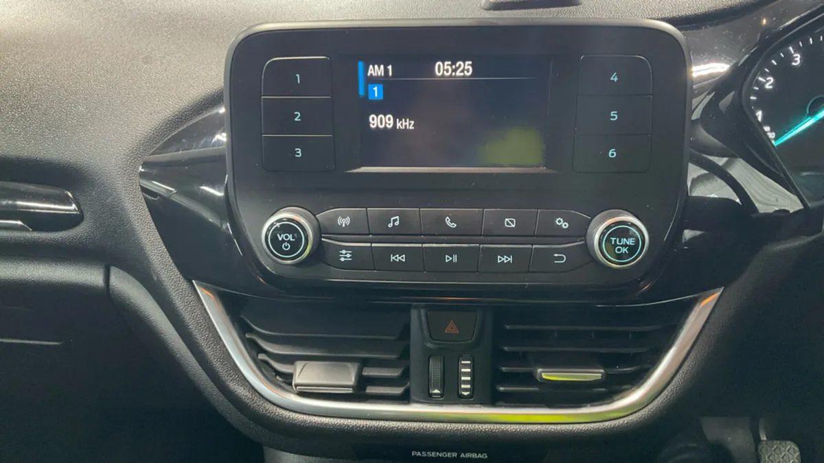 2018 Ford Fiesta 1.1 STYLE Petrol - Image 2