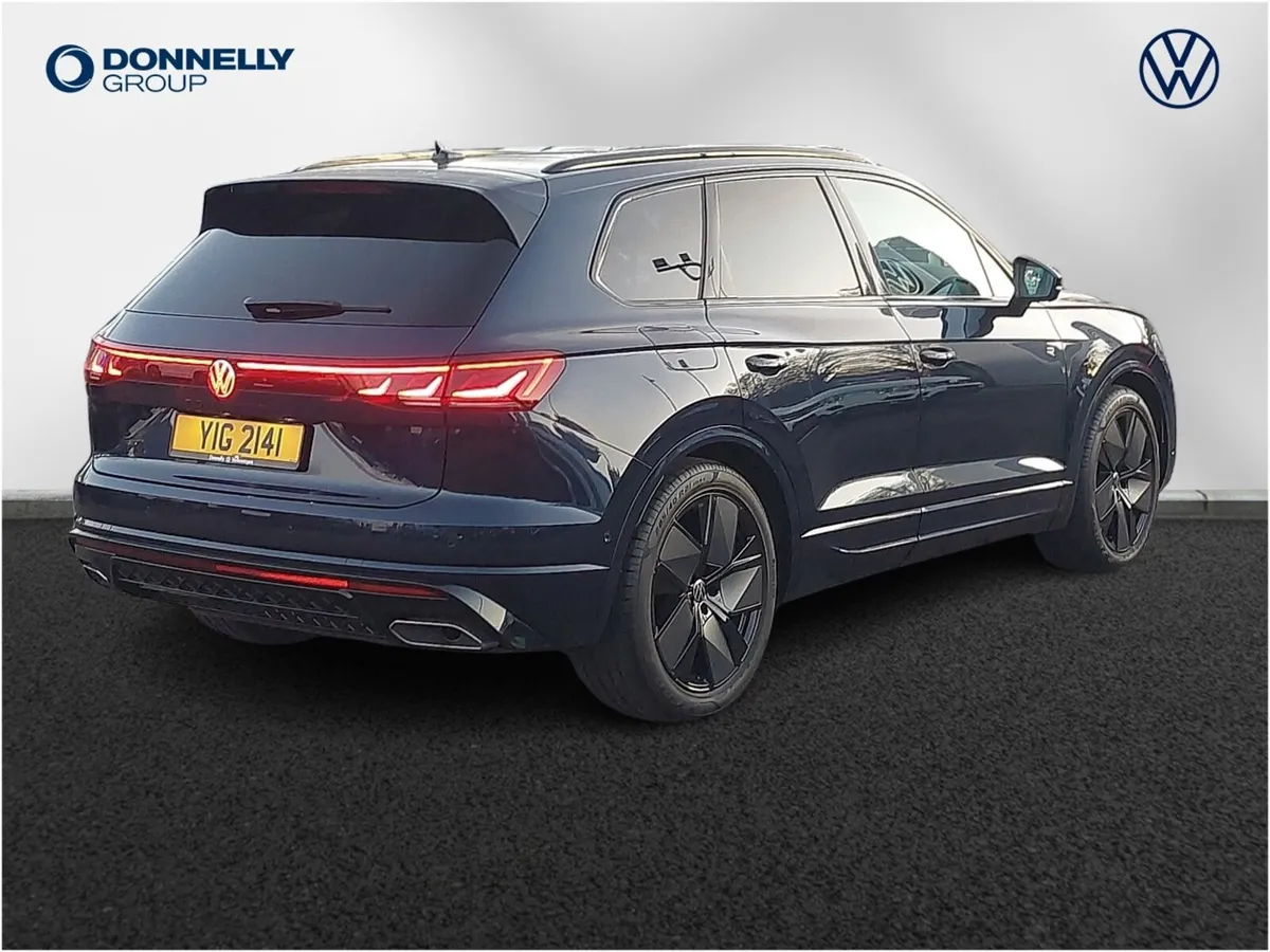 Volkswagen Touareg Diesel Estate Black Edition - Image 3