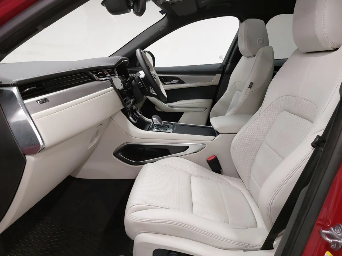 Jaguar F-pace F-Pace Diesel Estate R-Dynamic SE Bl - Image 3