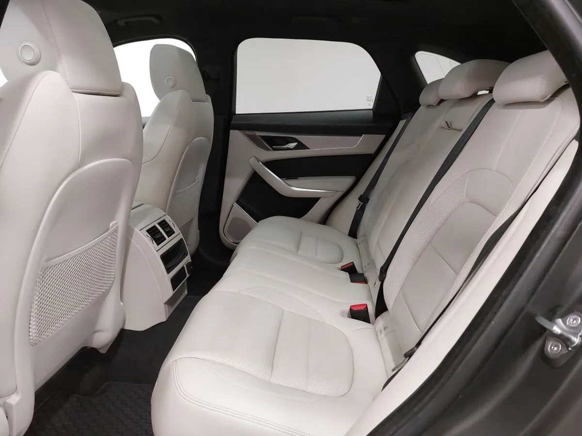 Jaguar F-pace F-Pace Diesel Estate R-Dynamic SE Bl - Image 4