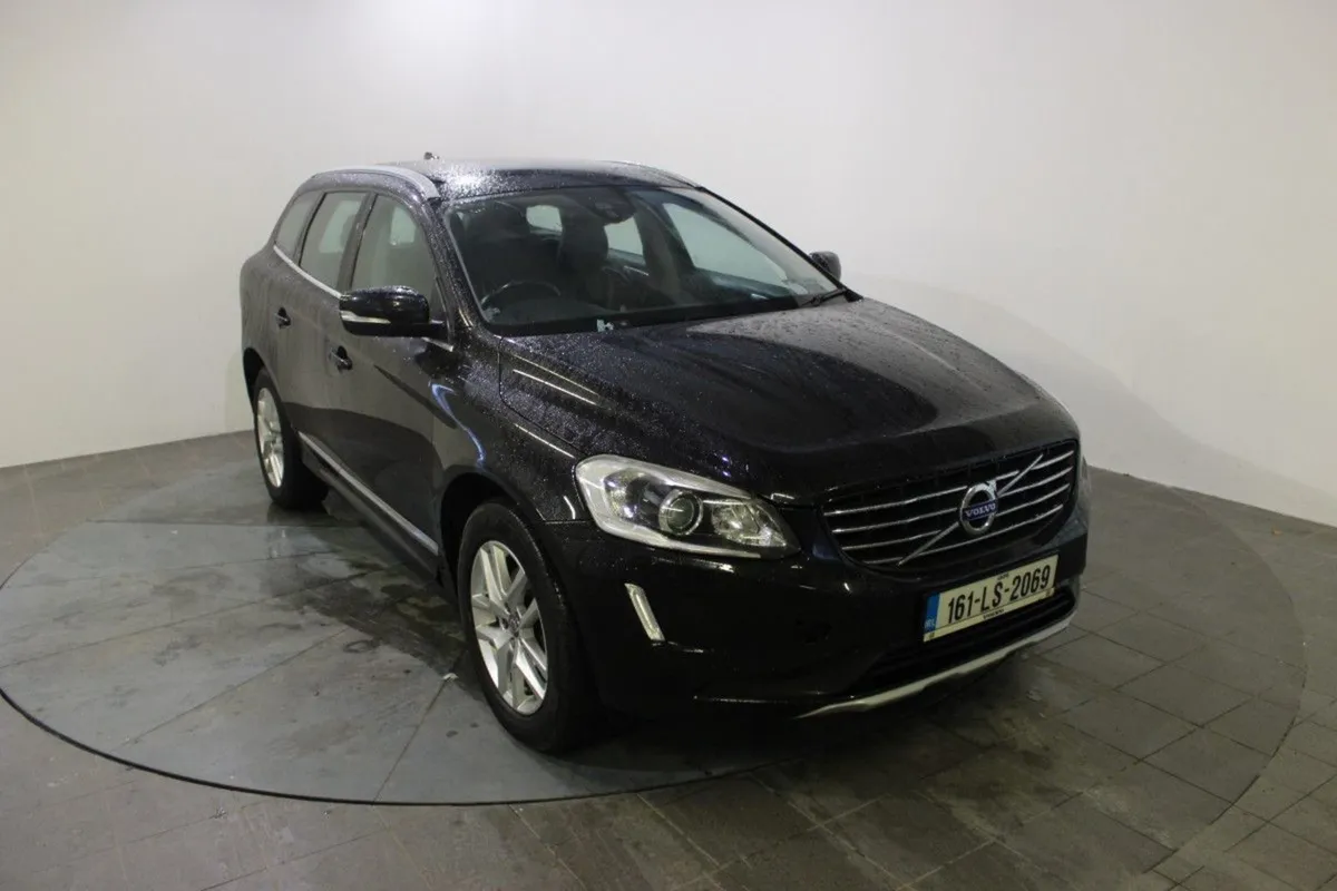 Volvo XC60 2.4d D5 SE LUX NAV AWD 5DR - Image 1