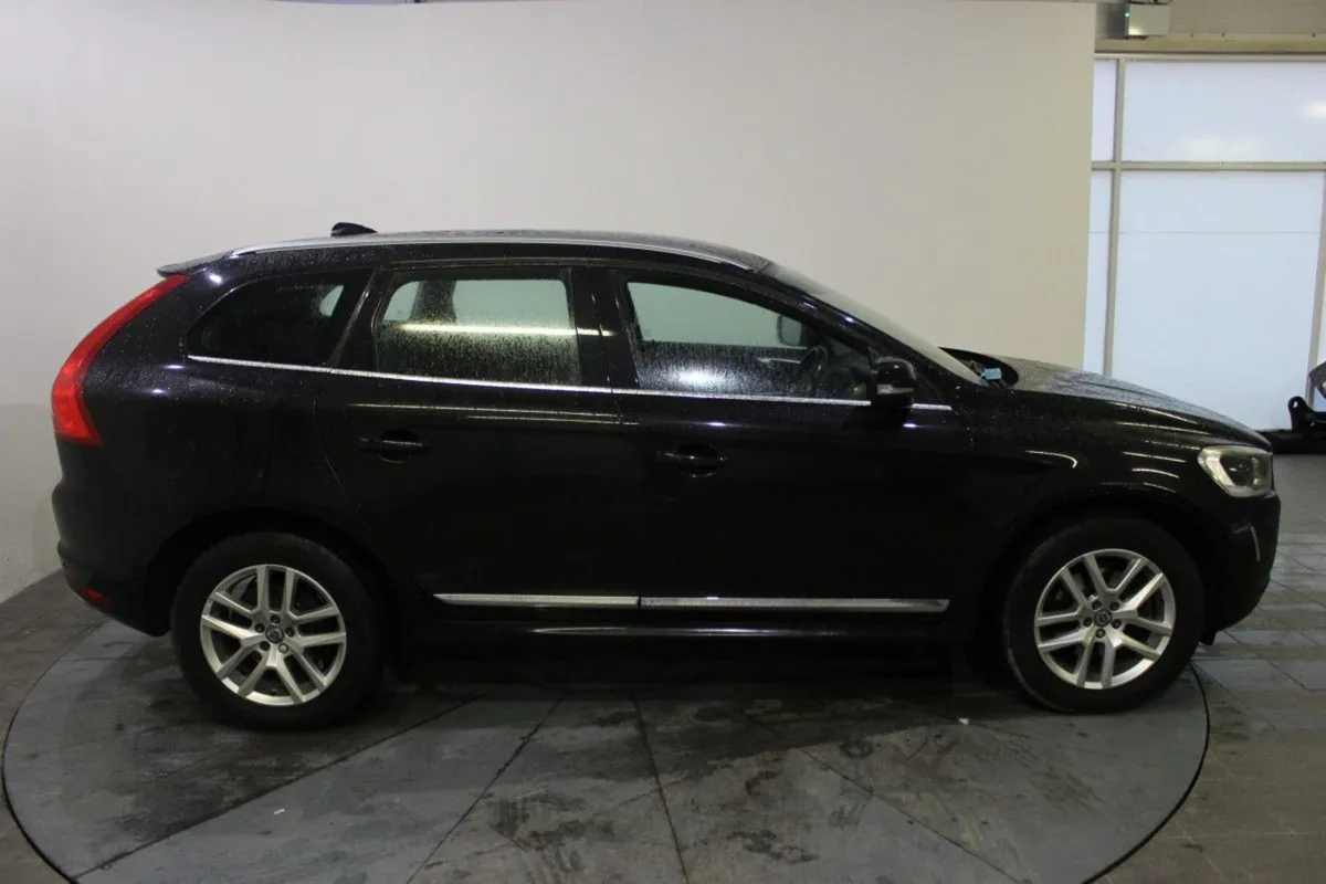 Volvo XC60 2.4d D5 SE LUX NAV AWD 5DR - Image 3