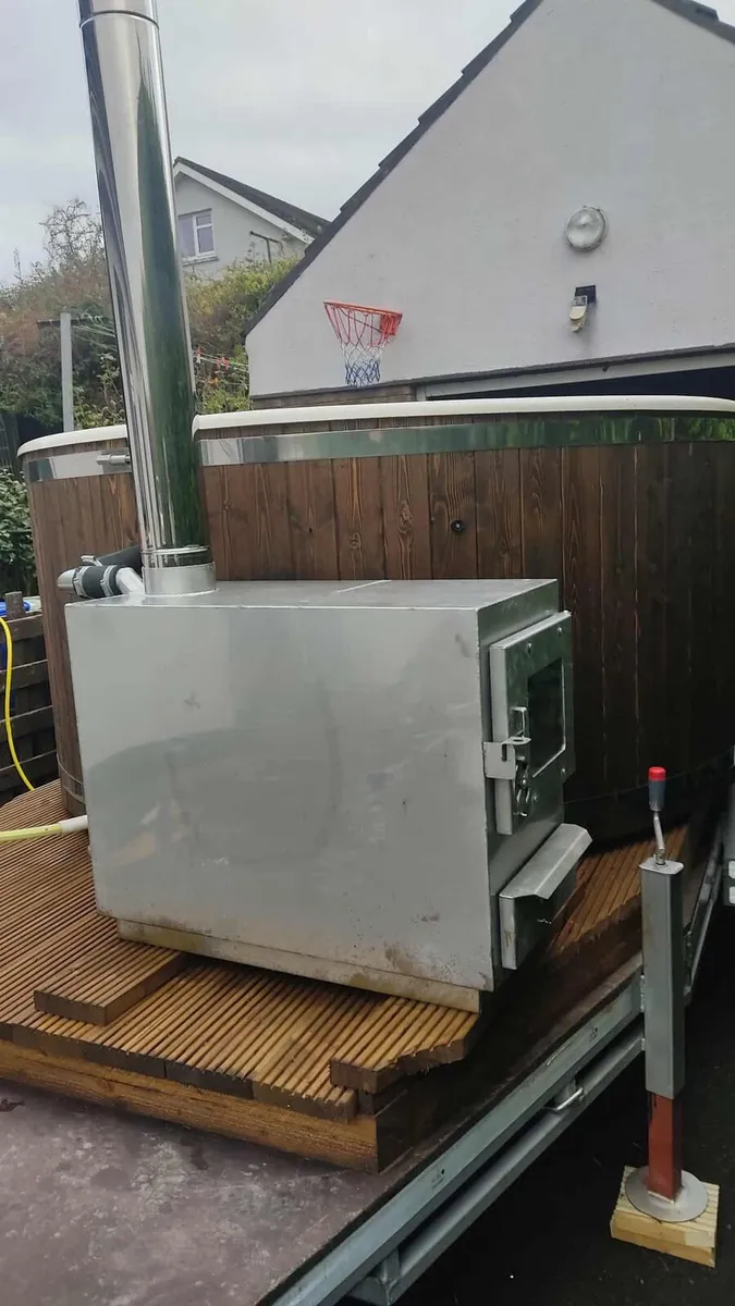 Hottub on trailer - Image 2