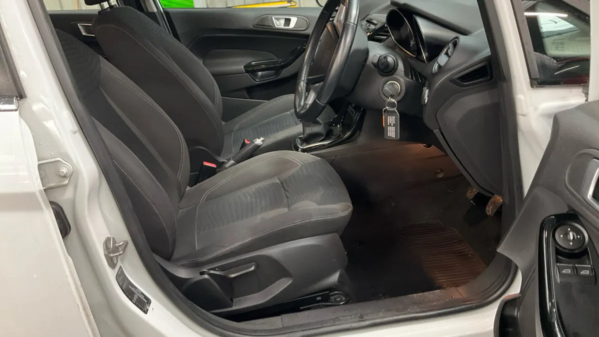 2014 Ford Fiesta 1.0 Petrol Zetec - Image 3