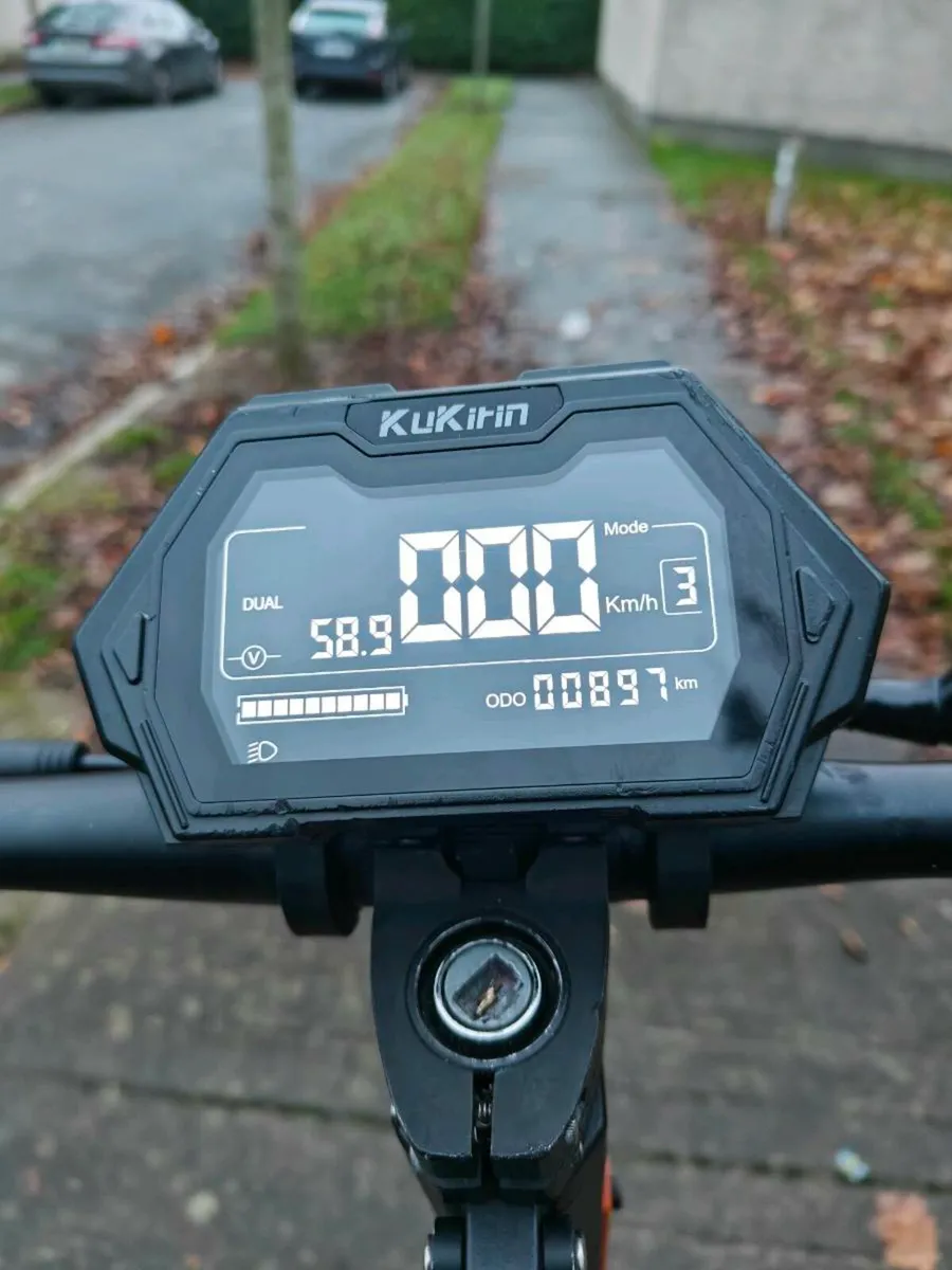 2025 Kukirin G3 pro low mileage - Image 4