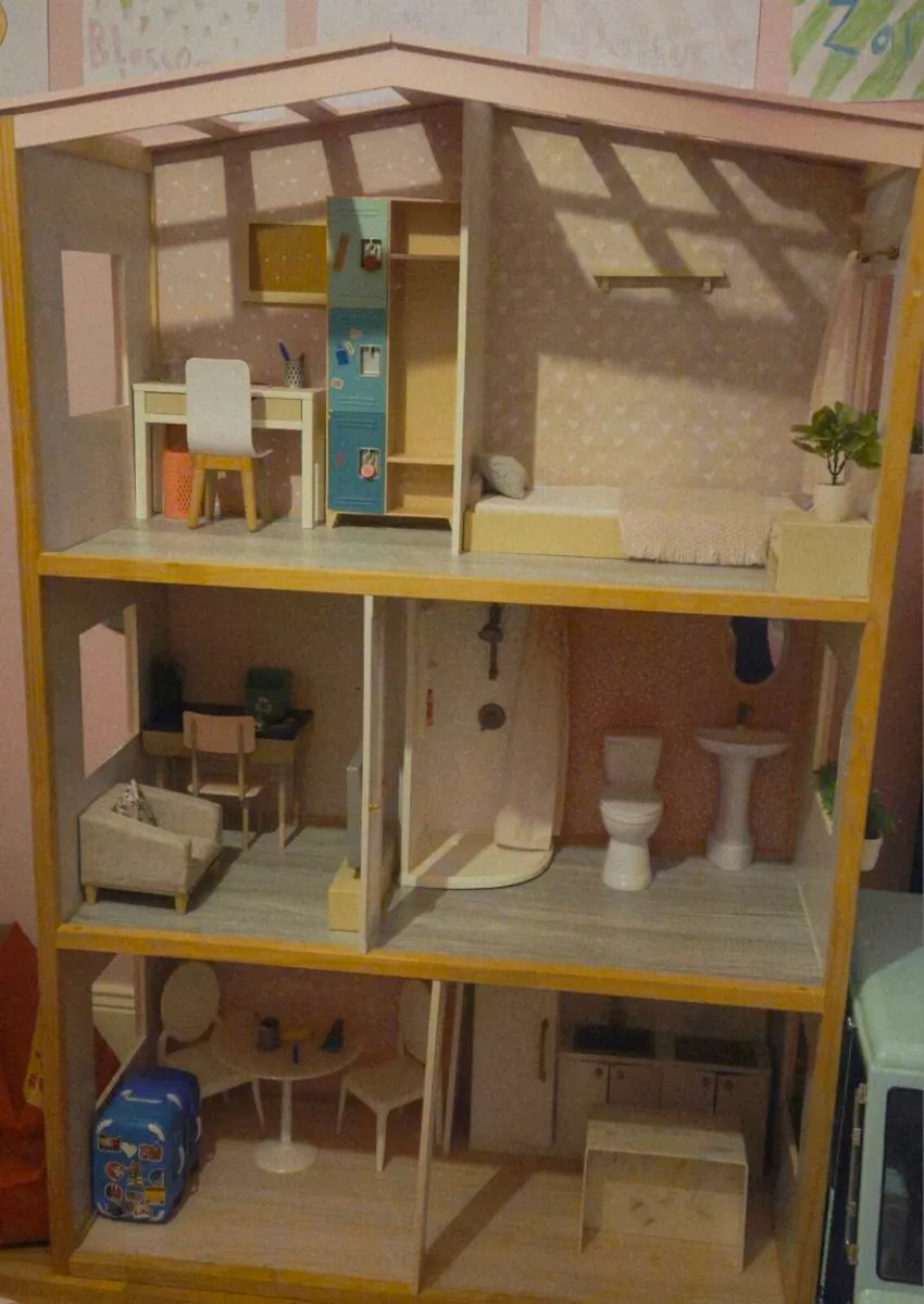 OUR GENERATION DOLLS HOUSE - Image 1