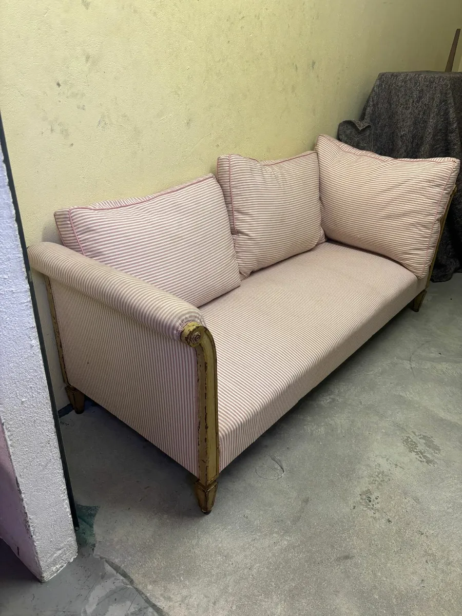 Antique day bed - Image 1
