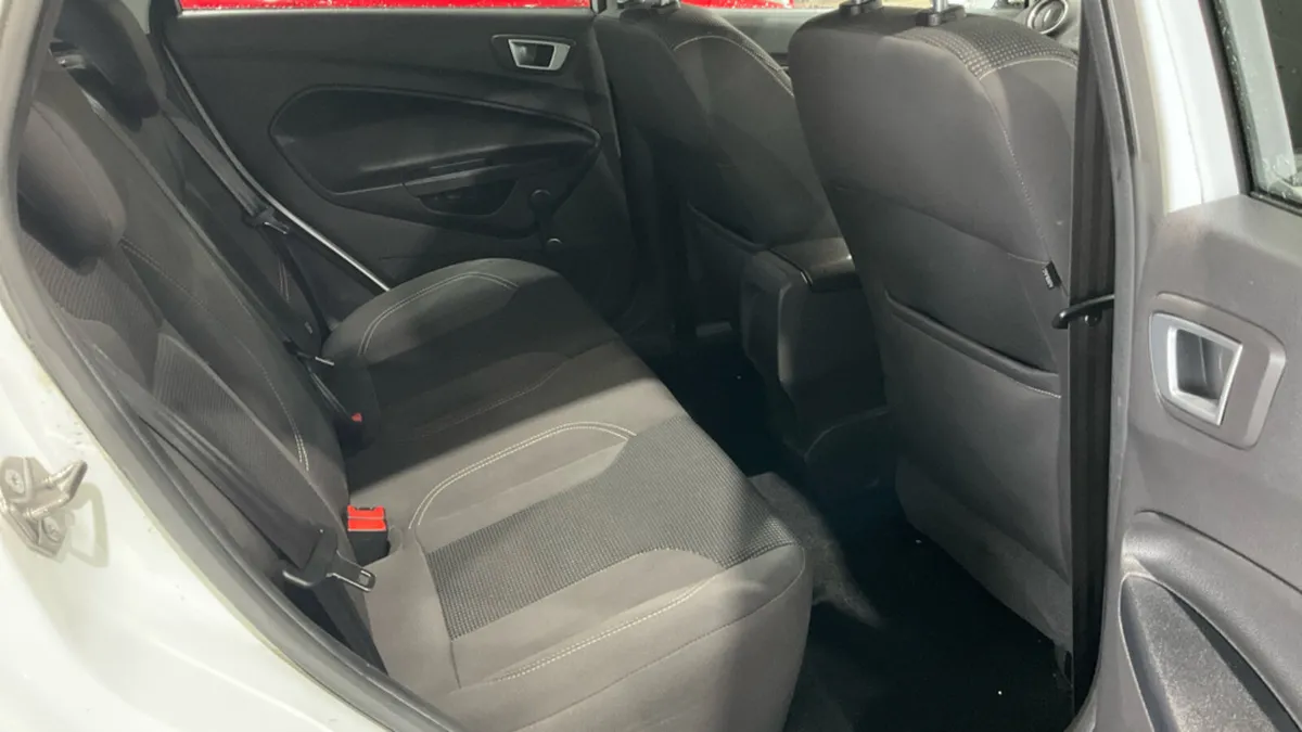 2016 Ford Fiesta TITANIUM 1.0 Petrol - Image 4