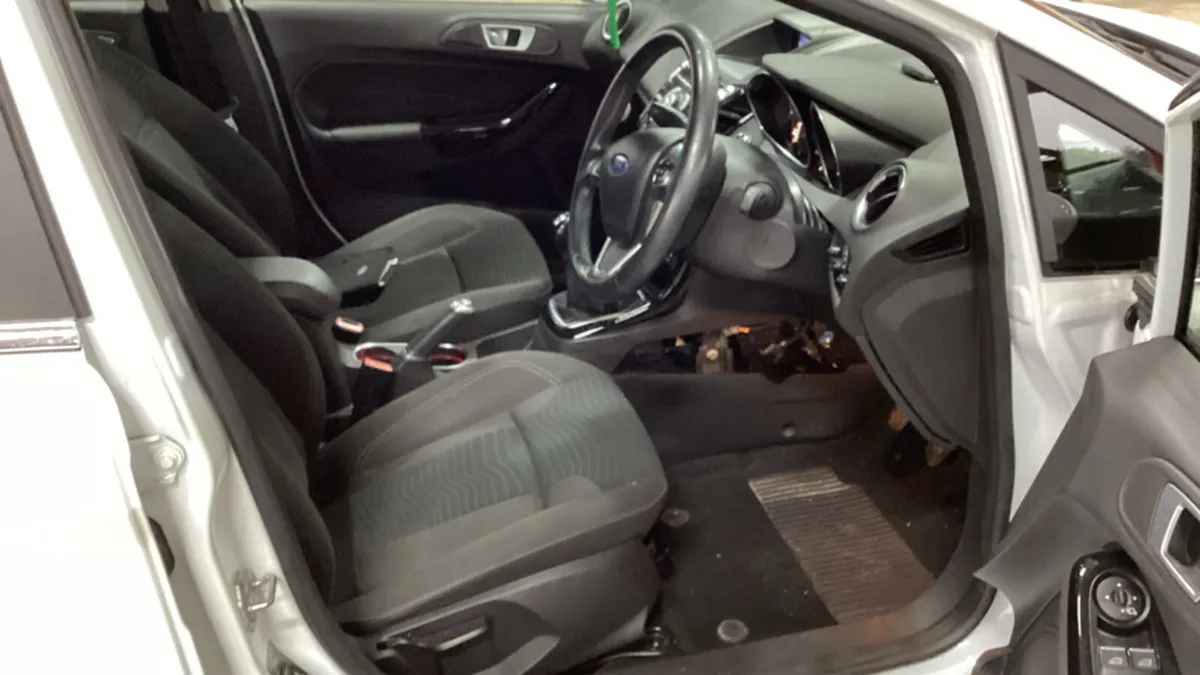 2015 Ford Fiesta TITANIUM 1.0 Petrol - Image 3