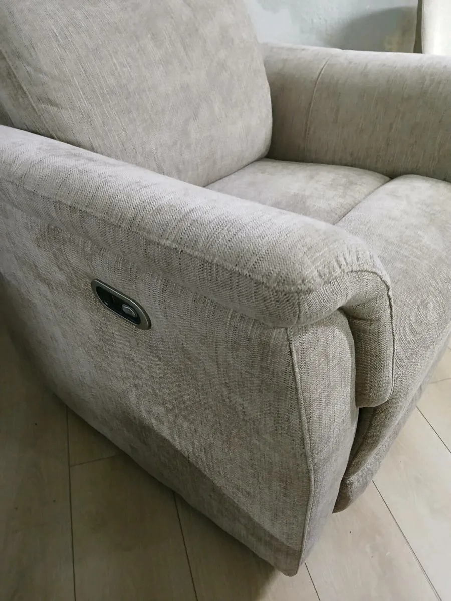 2 reclining  chairs ELECTRIC - Image 2