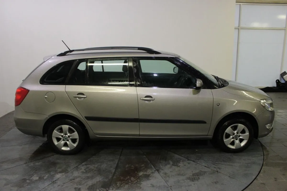 Skoda Fabia Ambition Combi 1.2 HTP 51kw 4DR - Image 3