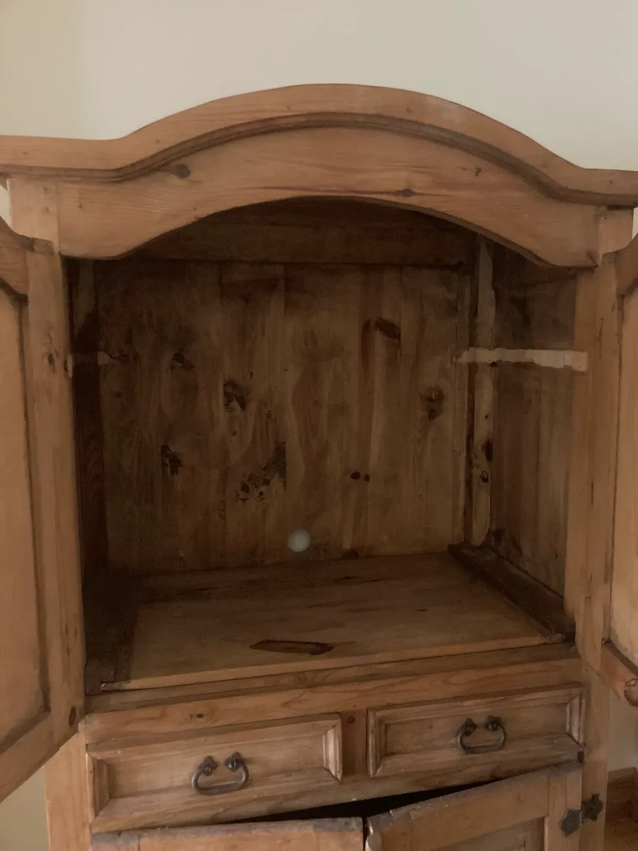 Antique style Cabinet - Image 2