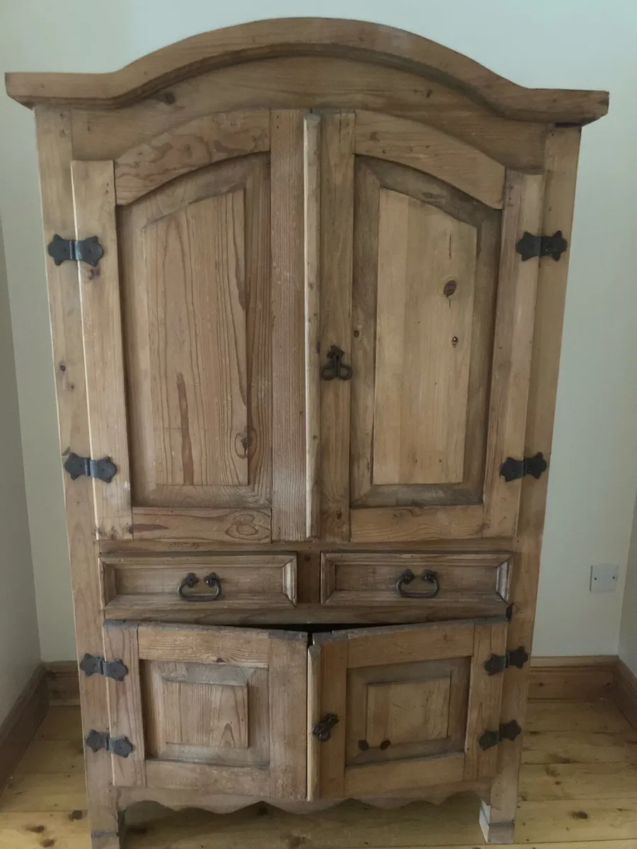 Antique style Cabinet - Image 1