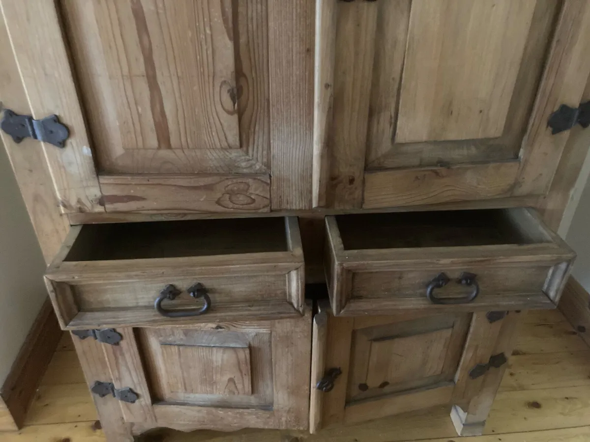 Antique style Cabinet - Image 4