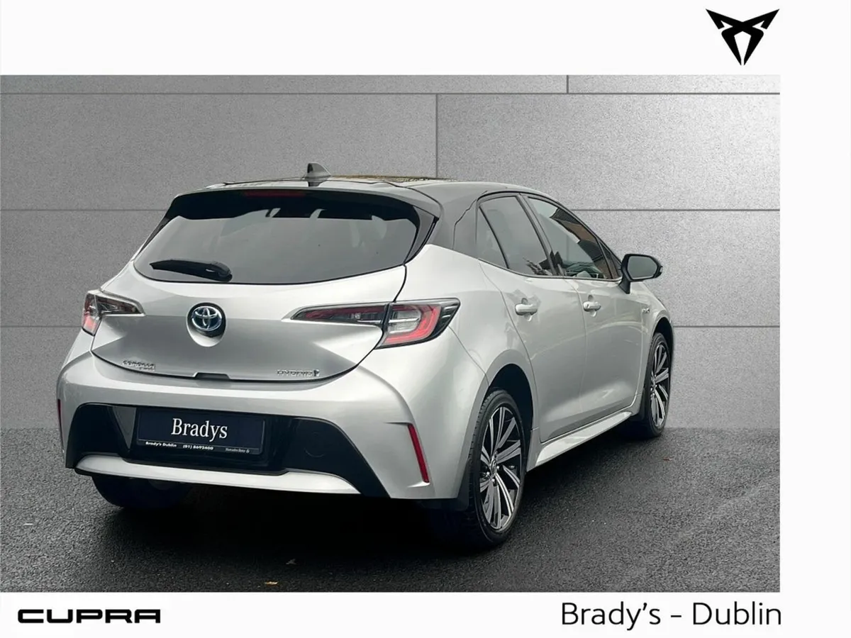 Toyota Corolla 1.8 Hybrid Luna Sport Hatchback - Image 3