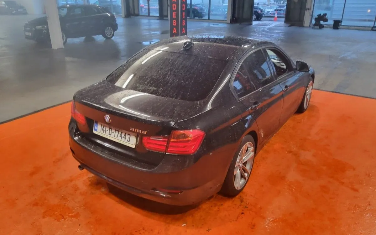 BMW 3-Series 318D SPORT - Image 4