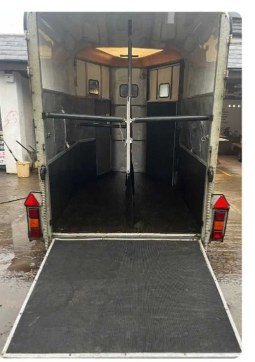 Ifor Williams 510 double Horse box - Image 1
