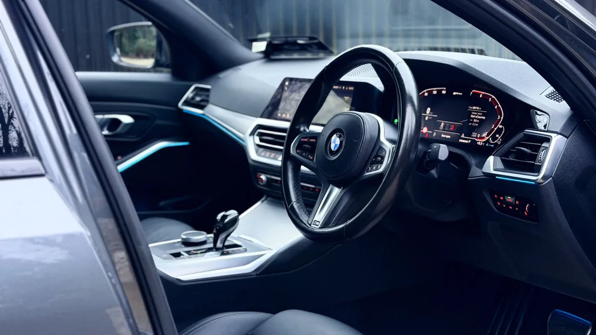 2020 (201) BMW 330e M-SPORT  290BHP **BEST VALUE - Image 3