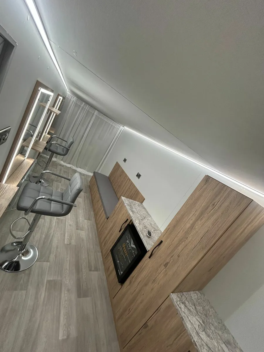 Mobile Barber Shop/Beauty Salon - Image 1