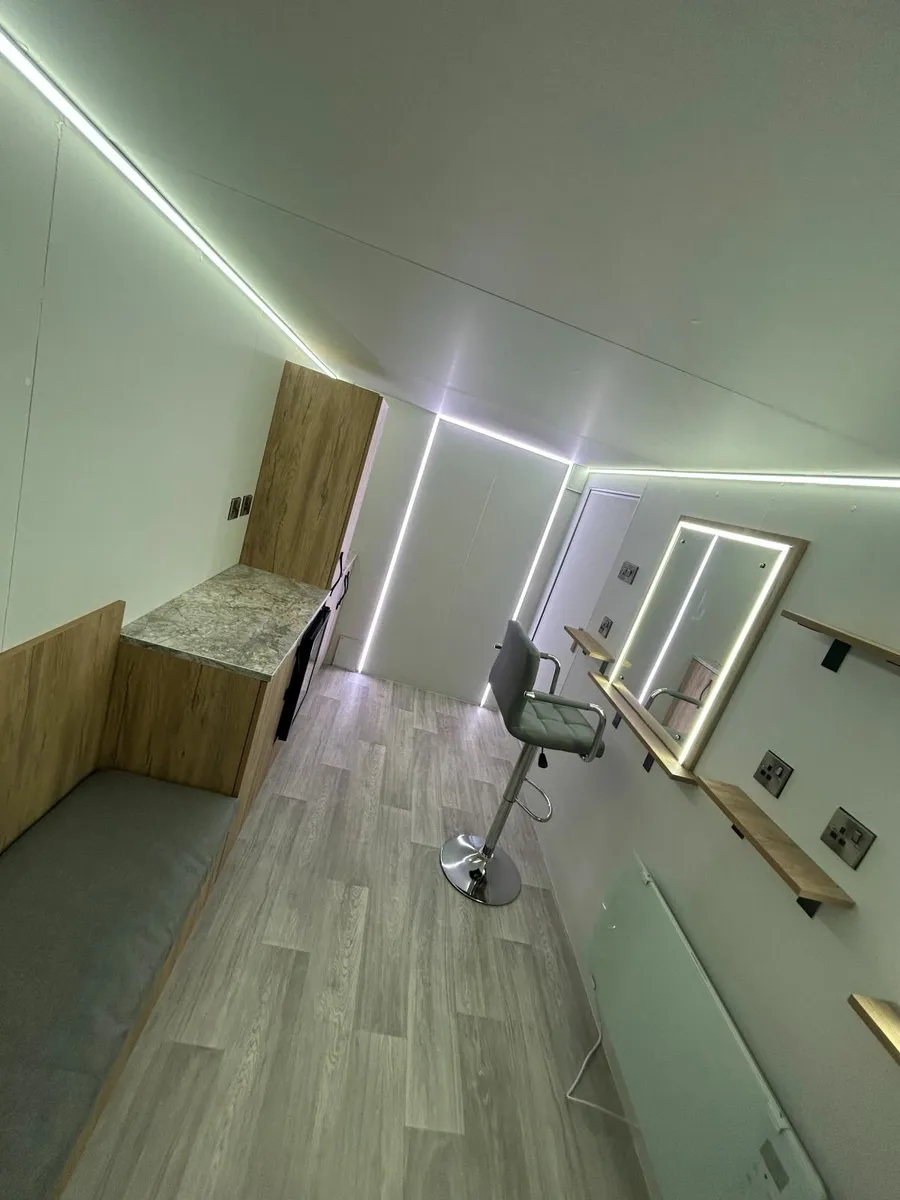 Mobile Barber Shop/Beauty Salon - Image 4