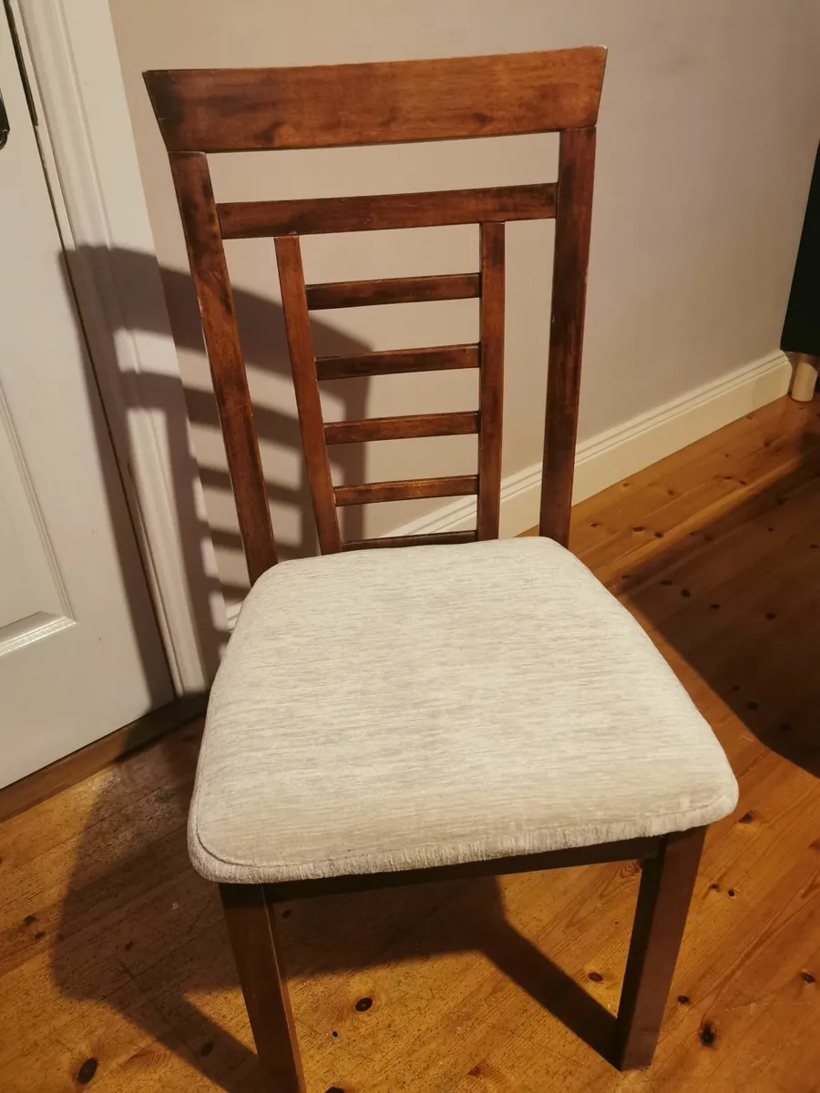 6 wooden dining chairs - Image 1