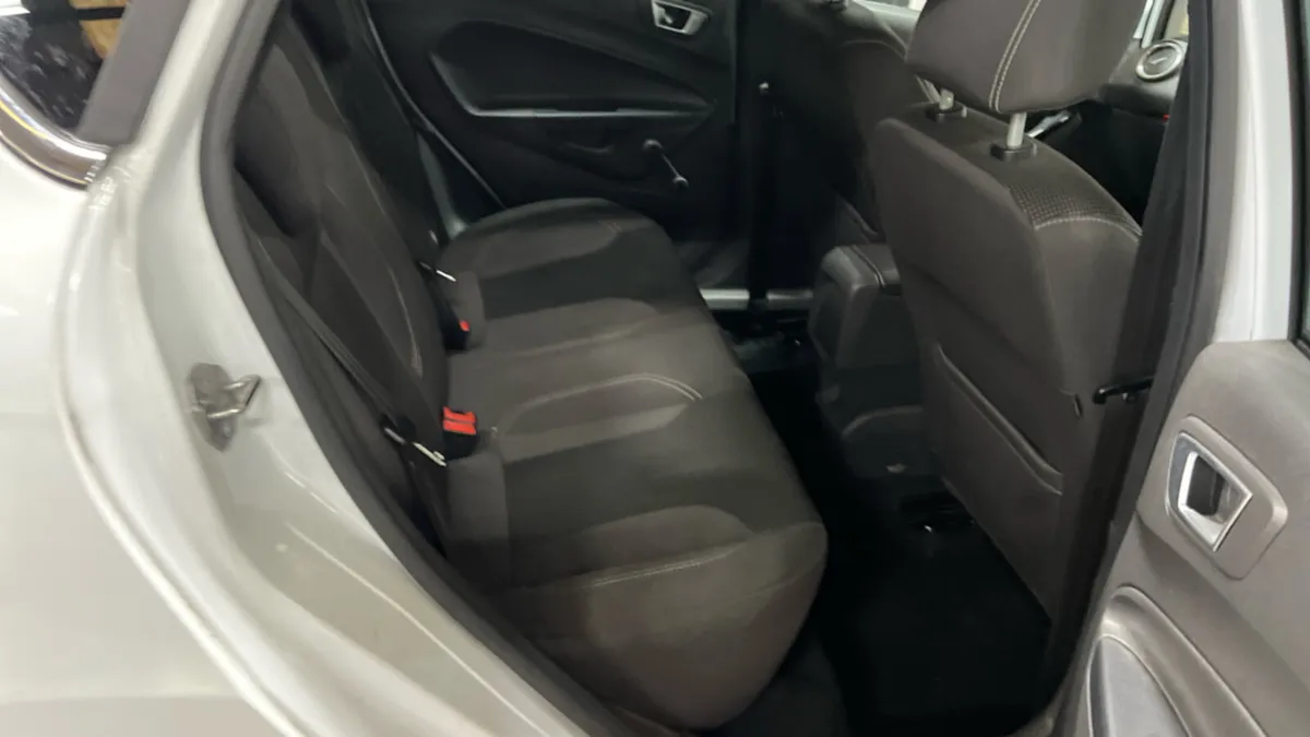 2016 Ford Fiesta 1.0 TITANIUM Petrol - Image 3