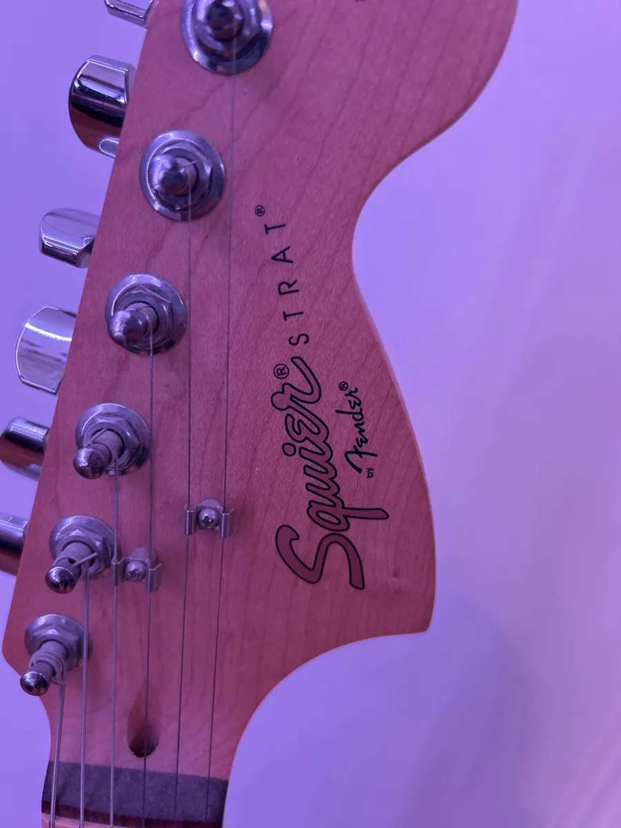 Electric Guitar and Amp - Image 4