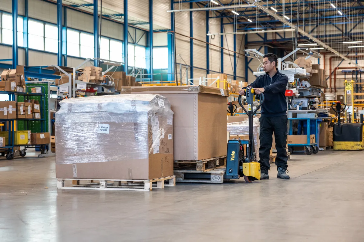 [2] Yale MPC15 Li-Ion Compact Pallet Truck - Image 2