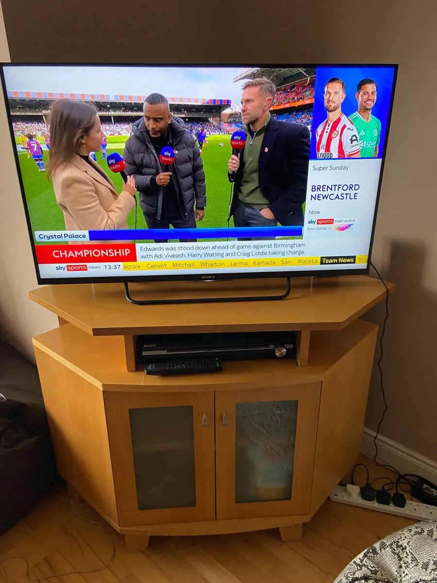 Beech TV corner unit - Image 3