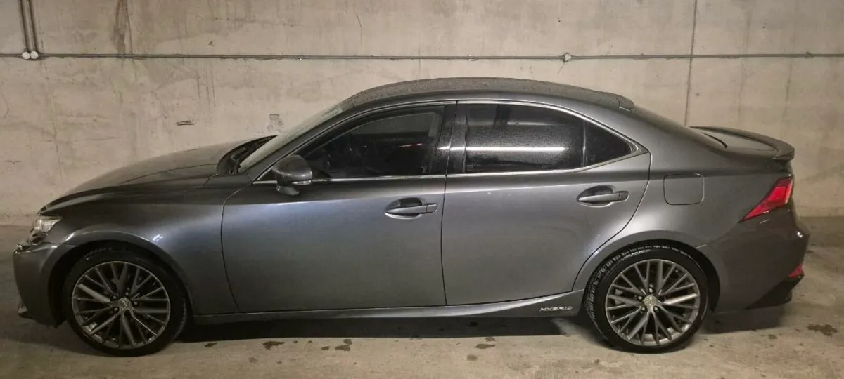Lexus IS - Image 2